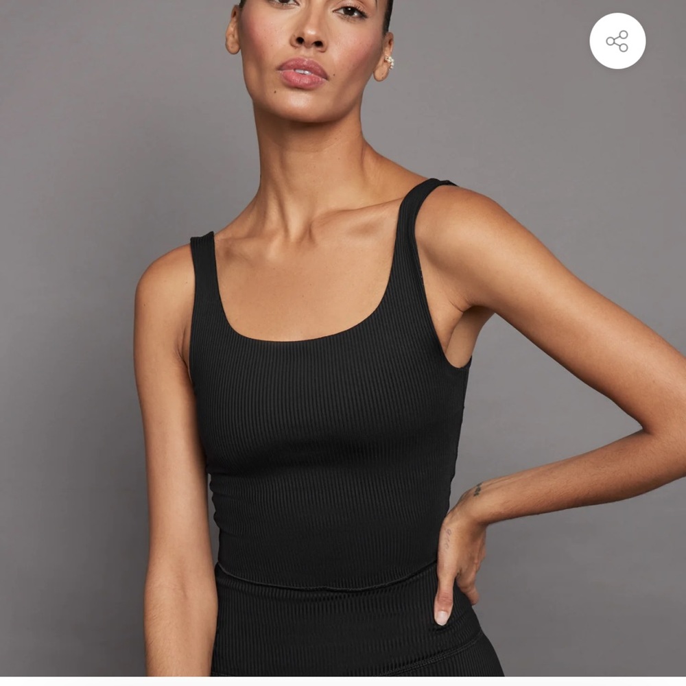 carbon ribbed tank